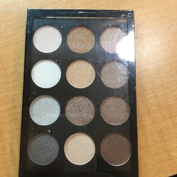 Bundle of Used Eyeshadow - Picture 3 of 7